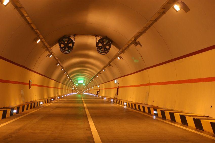 西昌段高速路隧道照明